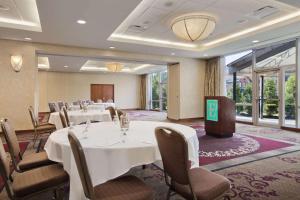 Posezení v ubytování Embassy Suites Buffalo