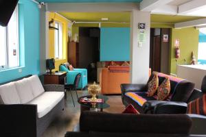Svetainės erdvė apgyvendinimo įstaigoje Cuscopackers Hostels