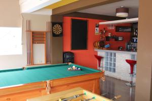 Biliardo stalas apgyvendinimo įstaigoje Cuscopackers Hostels
