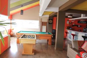 Biliardo stalas apgyvendinimo įstaigoje Cuscopackers Hostels