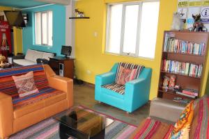 Prostor za sedenje u objektu Cuscopackers Hostels +37 fotografija