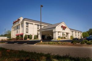 a large white building on the side of a road at Hampton Inn Atlanta-Newnan in Newnan