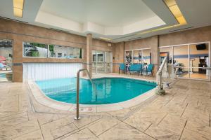 a pool in a hotel room with a swimming pool at Hampton Inn & Suites Chattanooga Downtown in Chattanooga