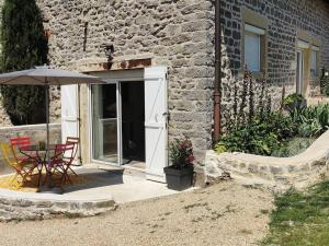 Puutarhaa majoituspaikan gîte dans ancien moulin ulkopuolella