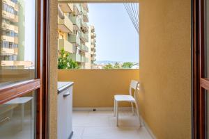 a room with a balcony with a table and chairs at Kalbia Apartment Renovated, functional, intimate and more in Cagliari