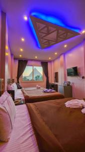 Postel nebo postele na pokoji v ubytování Sahara Pyramids Inn