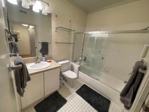 A bathroom at 1 Bedroom & Office Near Caltrain and Stanford