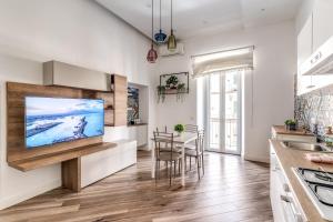 A kitchen or kitchenette at Claudia's Home