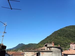 a view of a mountain from a village at I 3 Moschettoni in Valbrona