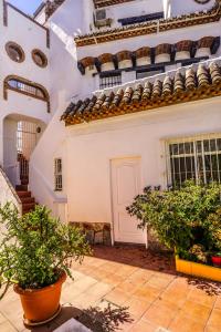 Vonkajšia záhrada v ubytovaní Newly Remodeled Townhouse Beach Walking Distance