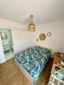Postel nebo postele na pokoji v ubytování Chambre Privée Accès Piscine