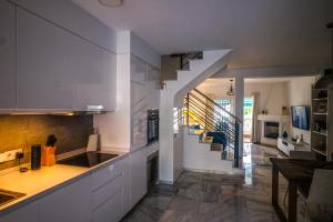 Kuchyňa alebo kuchynka v ubytovaní Newly Remodeled Townhouse Beach Walking Distance