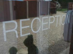 una sombra de una persona parada frente a una ventana en Thorpe Thewles Suites, en Stockton-on-Tees