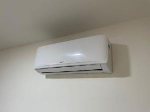 a white air conditioner hanging from a ceiling at Ap alto padrão a 50m do sobral shopping in Sobral