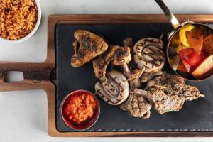 Makanan di atau berdekatan hotel