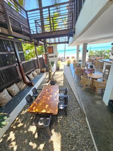Makao Beach Hotel的阳台或露台