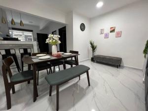 Khu vực ghế ngồi tại Modern HS Sweet Homestay Kuantan +9 ảnh