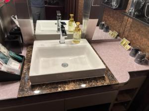 A kitchen or kitchenette at ホテル ジェムジェム 十三