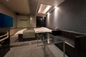 A bed or beds in a room at ホテル ジェムジェム 十三