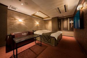 A bed or beds in a room at ホテル ジェムジェム 十三