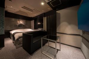 A bed or beds in a room at ホテル ジェムジェム 十三