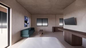 ロードス・タウンにあるElite Centreのベッド、ソファ、テレビが備わる客室です。