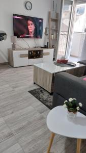 TV a/nebo společenská místnost v ubytování Bili