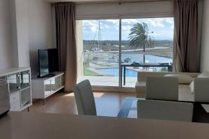 TV a/nebo společenská místnost v ubytování Apartament amb piscina i zona enjardinada