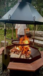 a man is cooking food on a grill at Ruka Chalet Oliver in Ruka