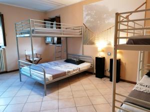 a bedroom with two bunk beds and a ladder at Casa Clelia - Sulla strada per il lago in Rezzato