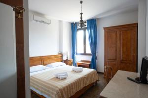 Postel nebo postele na pokoji v ubytování Hotel Napoleon
