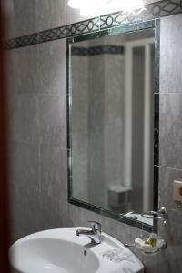 Koupelna v ubytování Hotel Napoleon