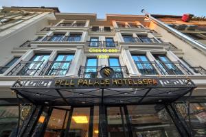 een gebouw met een bord aan de voorkant bij Pell Palace Hotel & SPA in Istanbul