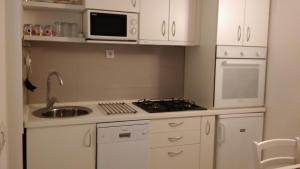 Kuchyň nebo kuchyňský kout v ubytování Apartmani Vrančić