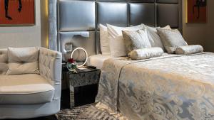Łóżko lub łóżka w pokoju w obiekcie Hotel 9
