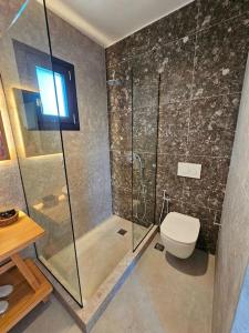 Ванная комната в Byblos Cycladic House