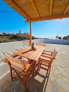 Balkón nebo terasa v ubytování Byblos Cycladic House