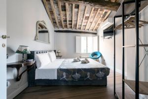 a bedroom with a bed and a desk in a room at 31 steps to Heaven - Heart of Lucca in Lucca