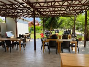 A restaurant or other place to eat at Villa Efsane Hotel
