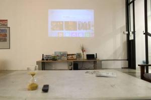 TV a/nebo společenská místnost v ubytování Studio S Conceptual Homestay Station 18 - Ipoh