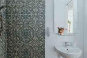 a bathroom with a sink and a mirror at Lemon Tree Rooms in Ischia