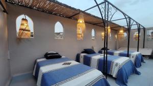 Postel nebo postele na pokoji v ubytování Riad Dar Alma Fes