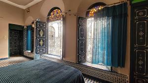 Postel nebo postele na pokoji v ubytování Riad Dar Alma Fes