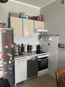 Kuchnia lub aneks kuchenny w obiekcie Apartament NANO z klimatyzacją