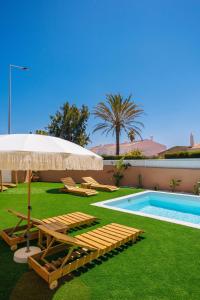 Bazén v ubytování Coral Boutique Suites nebo v jeho okolí