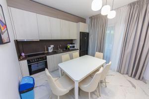 Η κουζίνα ή μικρή κουζίνα στο Luxury Villa 5