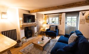 O zonă de relaxare la Cotswold cottage with hot tub +22 fotografii