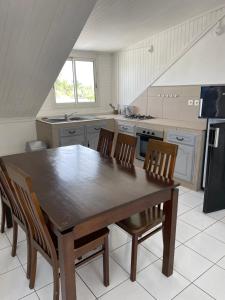 Kuchyň nebo kuchyňský kout v ubytování ti sable appartement à 5 minutes de la mer