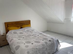 Postel nebo postele na pokoji v ubytování ti sable appartement à 5 minutes de la mer