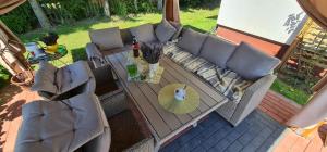 an overhead view of a couch and chairs on a patio at Domek na wsi z Jacuzzi in Jedle